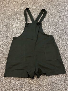 Brand New Without Tags Zenana Ready or Knot Woven Romper Size Small